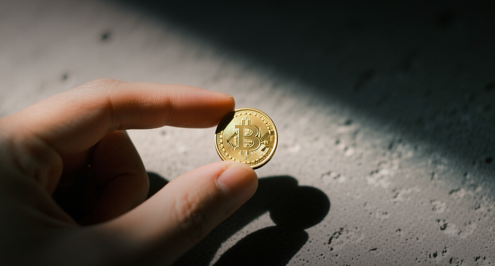 比特幣突破6.4萬美元,打破31個月橫盤格局,鯨魚持續增持