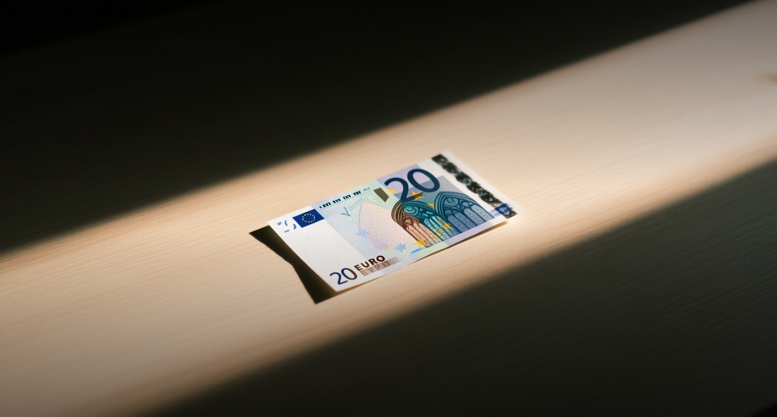 Euro slides as US jobless claims drop to 208,000, boosting dollar