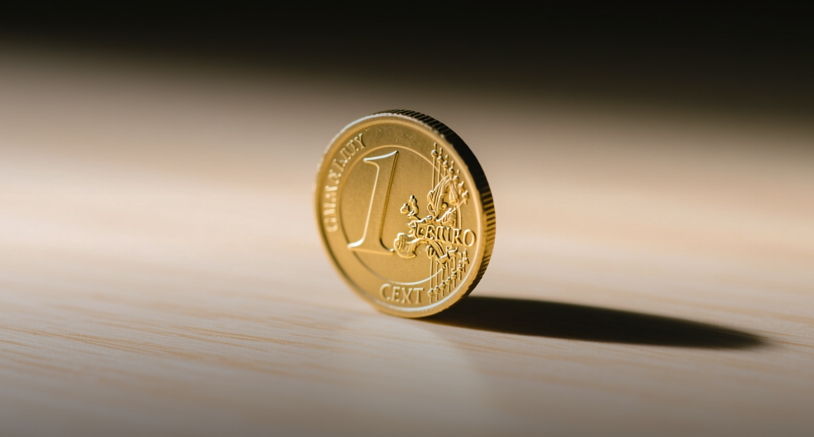 WLFI hires ex-Coinbase exec Ballantyne as CBO for $4B stablecoin push