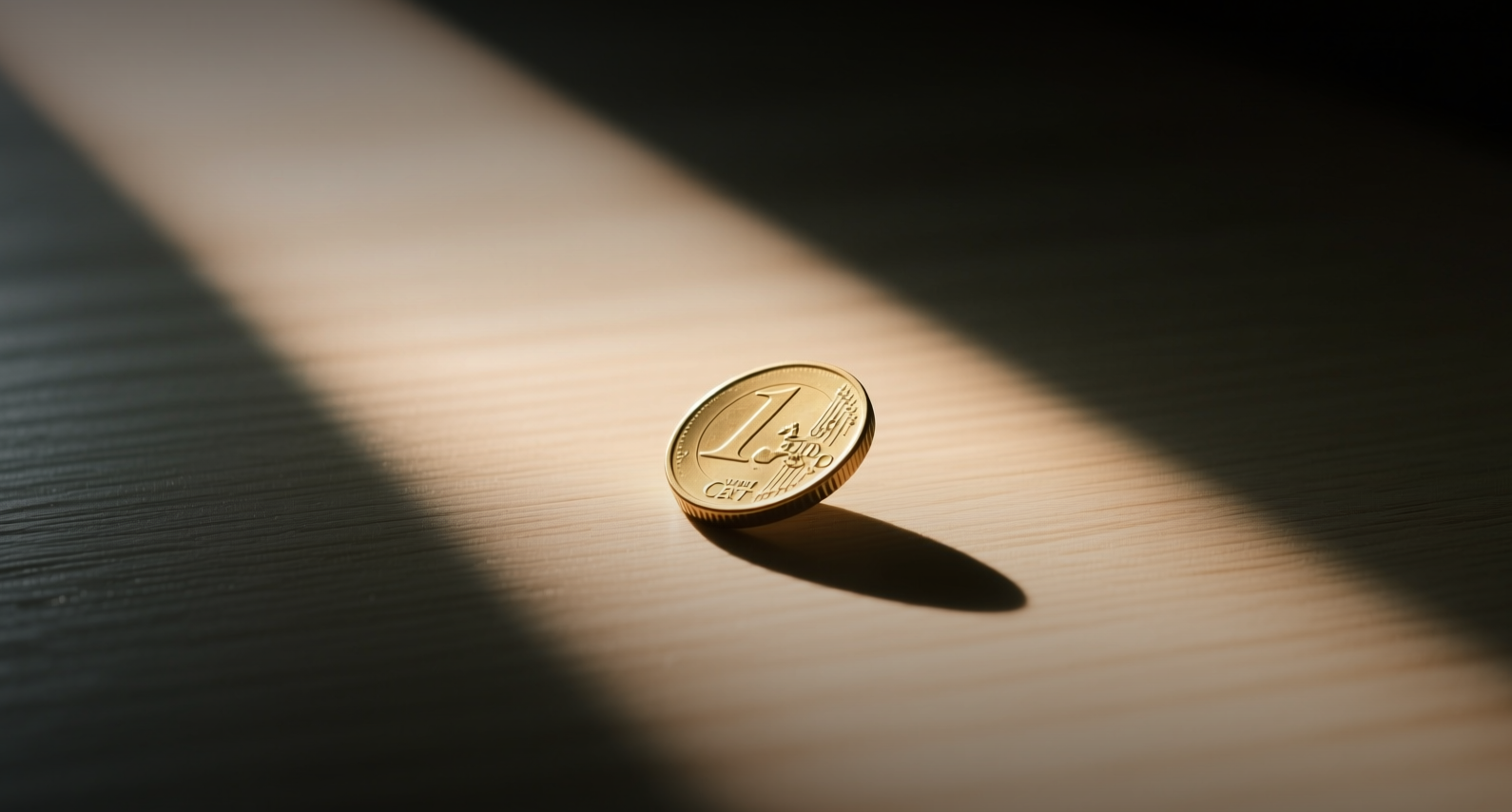 XRP defends $1 as CLARITY Act slips, CFTC steps in